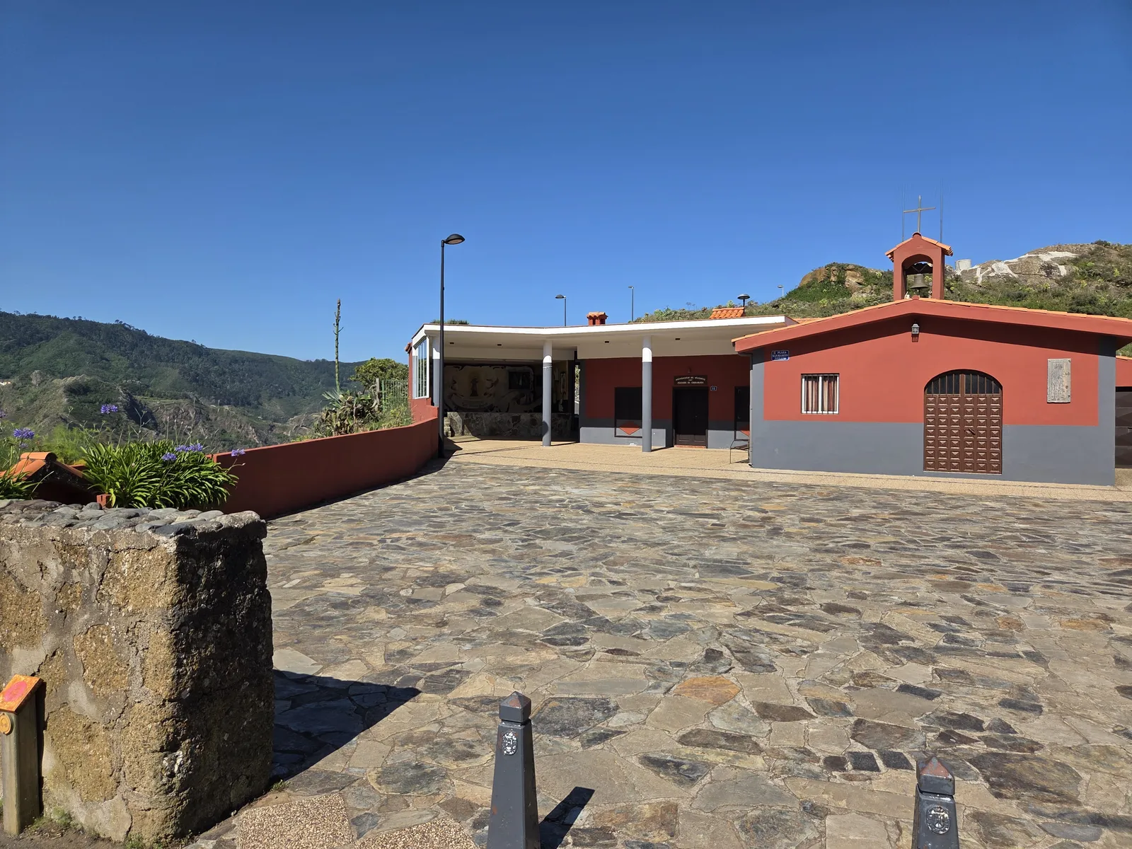 Ermita de San Ramón Nonato y plaza de Chinamada