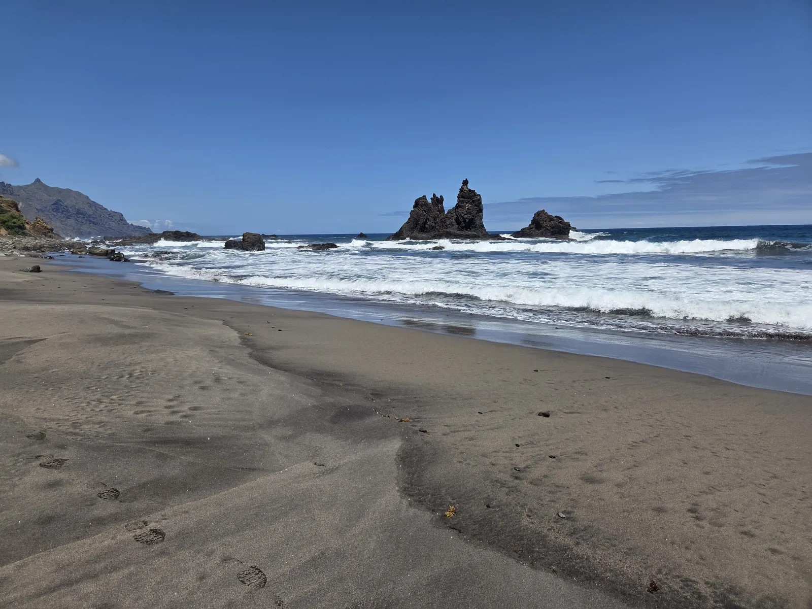 Playa de Benijo y Roques de Anaga en Tenerife